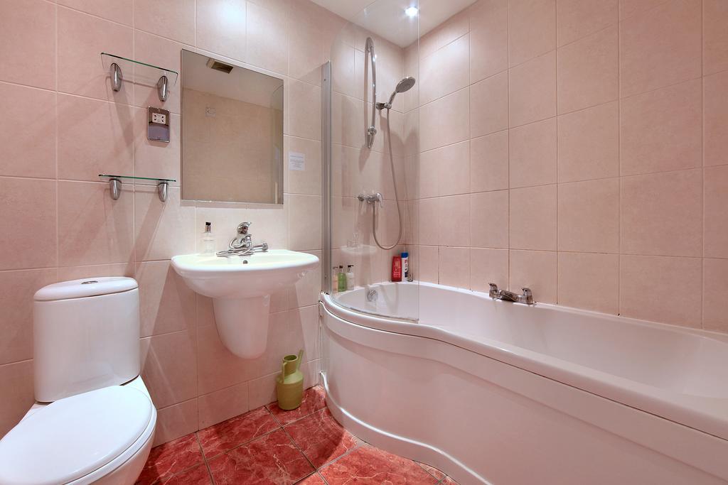 Point West Apartments ลอนดอน ภายนอก รูปภาพ