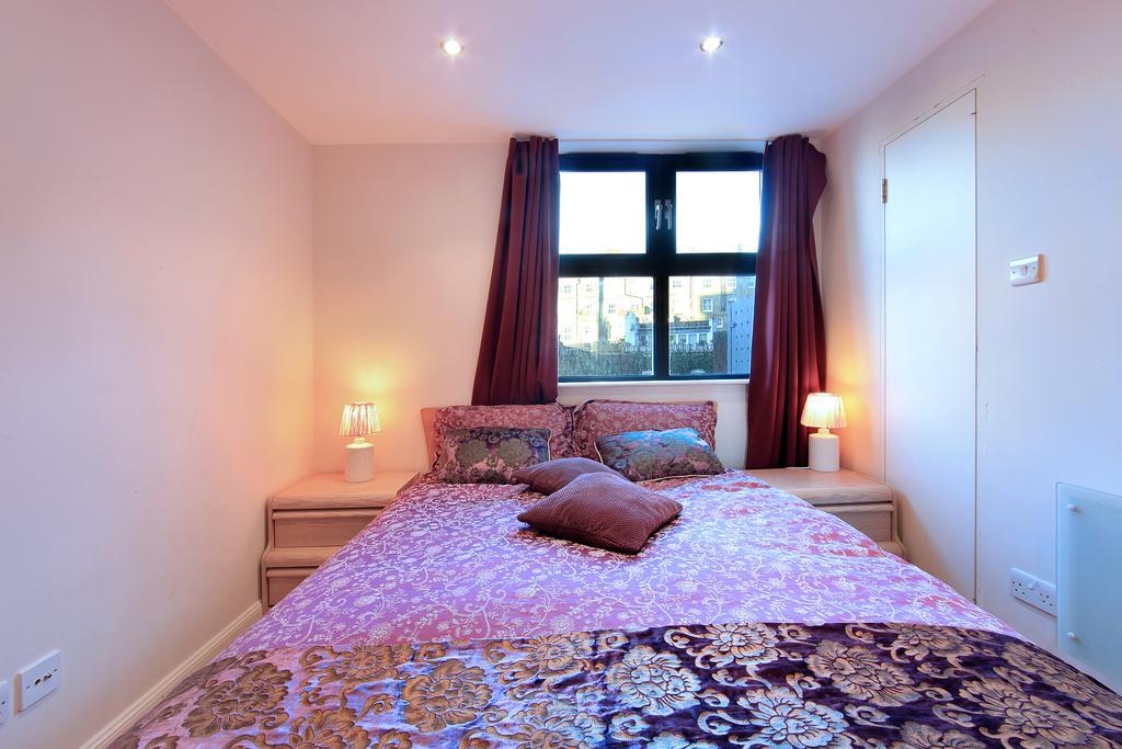Point West Apartments ลอนดอน ภายนอก รูปภาพ