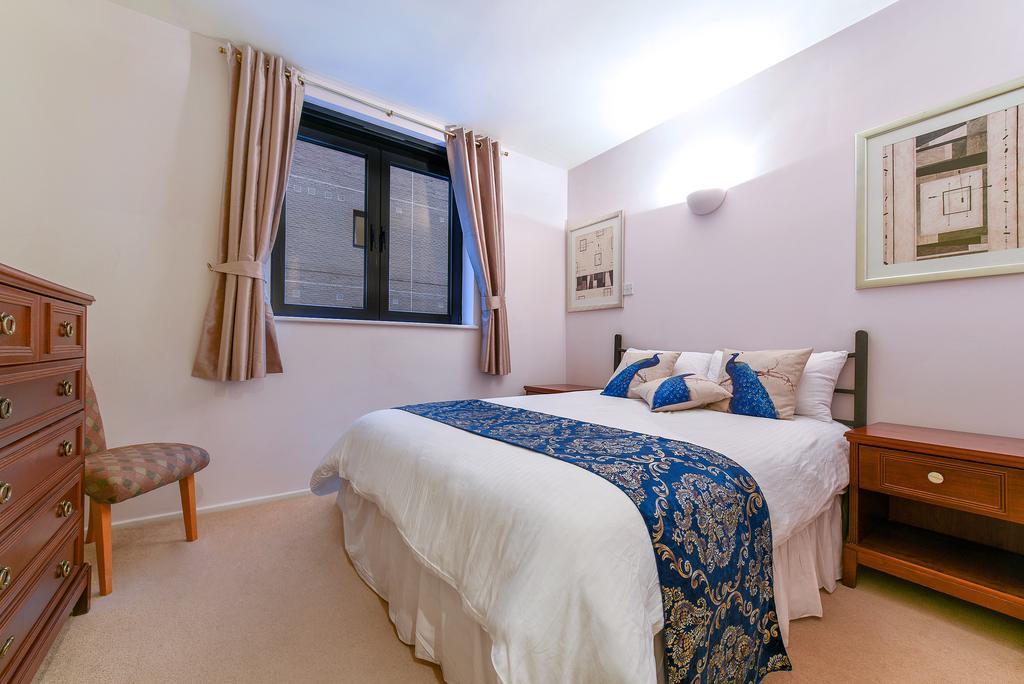 Point West Apartments ลอนดอน ภายนอก รูปภาพ