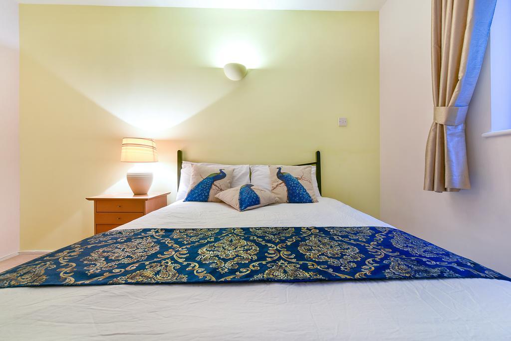 Point West Apartments ลอนดอน ภายนอก รูปภาพ